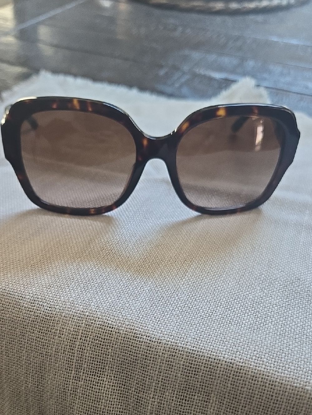 Tory Burch Tortoiseshell Frame Sunglasses with Brown Gradient Lenses
